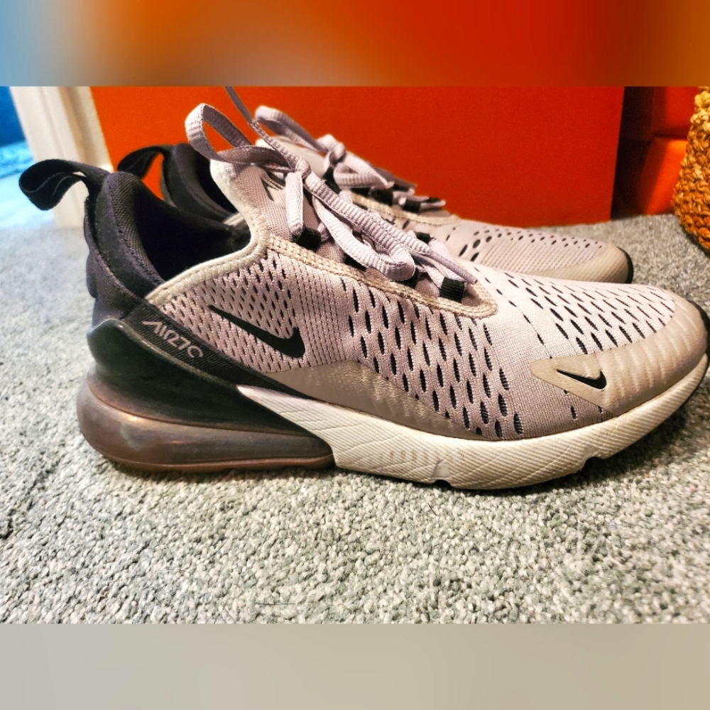 Nike 270